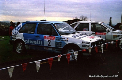 Kenneth Eriksson - Peter Diekmann
17º AWA Clarion Rally de Nueva Zelanda 1987. Volkswagen Golf GTi 16V (NF9065). Clasificado 2º.
Volkswagen Motorsport

Del 11 al 14 de Julio, Auckland .
Superficie: tierra.

El Rally tenia un total de 2038.60 de los que 590.34 Km divididos en 36 tramos eran especiales.

Se inscribieron 58 equipos, tomaron la salida 51, finalizaron 16.@
Palabras clave: Volkswagen;Golf;GTi;1987;Nueva_Zelanda