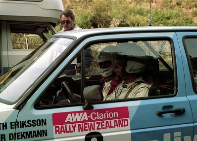 Kenneth Eriksson - Peter Diekmann
17º AWA Clarion Rally de Nueva Zelanda 1987. Volkswagen Golf GTi 16V (NF9065). Clasificado 2º.
Volkswagen Motorsport

Del 11 al 14 de Julio, Auckland .
Superficie: tierra.

El Rally tenia un total de 2038.60 de los que 590.34 Km divididos en 36 tramos eran especiales.

Se inscribieron 58 equipos, tomaron la salida 51, finalizaron 16.@
Palabras clave: Volkswagen;Golf;GTi;1987;Nueva_Zelanda