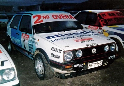 Kenneth Eriksson - Peter Diekmann
17º AWA Clarion Rally de Nueva Zelanda 1987. Volkswagen Golf GTi 16V (NF9065). Clasificado 2º.
Volkswagen Motorsport

Del 11 al 14 de Julio, Auckland .
Superficie: tierra.

El Rally tenia un total de 2038.60 de los que 590.34 Km divididos en 36 tramos eran especiales.

Se inscribieron 58 equipos, tomaron la salida 51, finalizaron 16.@
Palabras clave: Volkswagen;Golf;GTi;1987;Nueva_Zelanda