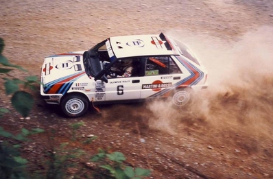 Massimo (Miki) Biasion - Tiziano Siviero
22º Olympus Rally 1987. Lancia Delta HF 4WD (TO 88190F). Clasificado 2º.

Del 26 al 29 de Junio, Seattle - Tacoma, Washington, EE.UU.
Superficie: tierra.

El Rally tenia un total de 1749.90 km de los que 540.11 km divididos en 44 tramos eran especiales, (2 de ellas fueron canceladas, SS4 y SS19).

Tomaron la salida 47 equipos, finalizaron 23.@
Palabras clave: Miki_Biasion;Lancia;Delta;Olympus;1987