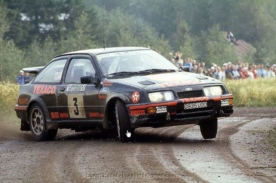 Stig Blomqvist - Bruno Berglund
37º 1000 Lakes Rally 1987. Ford Sierra RS Cosworth (D935 UOO). Clasificado 3º.

Del 27 al 30 de Agosto, Jyväskylä, Finlandia.
Superficie: tierra.

El Rally tenia un total de 1691.45 km de los que 504.29 km divididos en 52 tramos eran especiales (uno de ellos fue cancelado SS49 Arvaja 2 de 9.83 km).

Se inscribieron 170 equipos, tomaron la salida 165, finalizaron 66.@
Palabras clave: Stig_Blomqvist;Ford;Sierra;Cosworth;Finlandia;1987