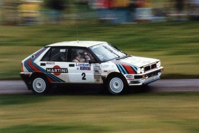 Markku Alén - Ilkka Kivimaki
36º Lombard RAC Rally 1987. Lancia Delta HF 4WD (TO 74227G). Clasificado 5º.

Del 22 al 25 de Noviembre, Chester, Inglaterra.
Superficie: tierra.

El Rally tenia un total de 2623.92 Km de los que 513.29 Km divididos en 48 tramos eran especiales, (uno de ellos fue cancelado SS22 Hafren Forest 3 de 19.42 Km).

Se inscribieron 176 equipos, tomaron la salida 165, finalizaron 83.@
Palabras clave: Markku_Alen;Lancia;Delta;Gran_Bretaña;1987;RAC_Rally;Lombard;Inglaterra