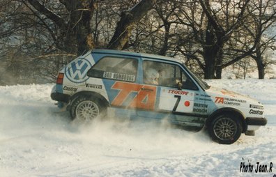 Kenneth Eriksson - Peter Diekmann
55º Rallye Automobile de Monte-Carlo 1987. Volkswagen Golf GTI 16V (WOB-DW 89). Clasificado 5º.

Del 17 al 22 de Enero, Monte-Carlo.
Superficie: asfalto - nieve.

El Rally tenia un total de 3162.00 km de los que 593.45 km divididos en 26 tramos eran especiales (1 de ellos fue cancelado SS3 Les Egats - St. Luce de 13.50 Km).

Se inscribieron 163 equipos, tomaron la salida 160, finalizaron 93.@
Palabras clave: Kenneth_Eriksson;Volkswagen;Golf;Montecarlo;1987;nieve