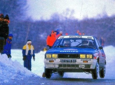 François Chatriot - Michel Périn
55º Rallye Automobile de Monte-Carlo 1987. Renault 11 Turbo (9717 YF 91). Clasificado 8º.

Del 17 al 22 de Enero, Monte Carlo.
Superficie: asfalto - nieve.

El Rally tenia un total de 3162.00 km de los que 593.45 km divididos en 26 tramos eran especiales (1 de ellos fue cancelado SS3 Les Egats - St. Luce de 13.50 Km).

Se inscribieron 163 equipos, tomaron la salida 160, finalizaron 93.@
Palabras clave: Renault;Trubo;Montecarlo;1987;nieve;saltos