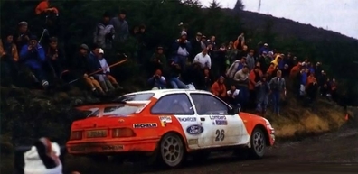 Carlos Sainz Cenamor - Antonio Boto
36º Lombard RAC Rally 1987. Ford Sierra RS Cosworth (V-7853-BX). Clasificado 8º.

Del 22 al 25 de Noviembre, Chester, Inglaterra.
Superficie: tierra.

El Rally tenia un total de 2623.92 Km de los que 513.29 Km divididos en 48 tramos eran especiales, (uno de ellos fue cancelado SS22 Hafren Forest 3 de 19.42 Km).

Se inscribieron 176 equipos, tomaron la salida 165, finalizaron 83.@
Palabras clave: ;Ford;Sierra;Cosworth;Gran_Bretaña;1987;RAC_Rally;Lombard;Inglaterra