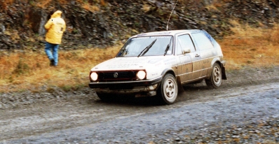 Kenneth Eriksson - Peter Diekmann
36º Lombard RAC Rally 1987. Volkswagen Golf GTi (JJI 4344). Clasificado 9º.

Del 22 al 25 de Noviembre, Chester, Inglaterra.
Superficie: tierra.

El Rally tenia un total de 2623.92 Km de los que 513.29 Km divididos en 48 tramos eran especiales, (uno de ellos fue cancelado SS22 Hafren Forest 3 de 19.42 Km).

Se inscribieron 176 equipos, tomaron la salida 165, finalizaron 83.@
Palabras clave: ;Volkswagen;Golf;GTi;Gran_Bretaña;1987;RAC_Rally;Lombard