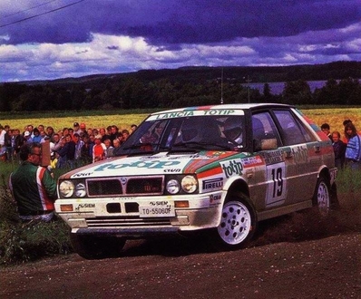 Alessandro (Alex) Fiorio - Luigi Pirollo
37º 1000 Lakes Rally 1987. Lancia Delta HF 4WD (TO 55060F). Clasificado 12º.

Del 27 al 30 de Agosto, Jyväskylä, Finlandia.
Superficie: tierra.

El Rally tenia un total de 1691.45 km de los que 504.29 km divididos en 52 tramos eran especiales (uno de ellos fue cancelado SS49 Arvaja 2 de 9.83 km).

Se inscribieron 170 equipos, tomaron la salida 165, finalizaron 66.@
Palabras clave: ;Lancia;Delta;Finlandia;1987