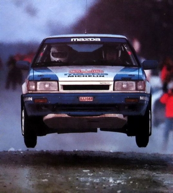 Timo Salonen - Seppo Harjanne
55º Rallye Automobile de Monte-Carlo 1987. Mazda 323 4WD (GJJ-044). Abandonó por el turbo en SS5 Le Sappey en Chartreuse de 24.64 km.

Del 17 al 22 de Enero, Monte-Carlo.
Superficie: asfalto - nieve.

El Rally tenia un total de 3162.00 km de los que 593.45 km divididos en 26 tramos eran especiales, (1 de ellos fue cancelado SS3 Les Egats - St. Luce de 13.50 Km).

Se inscribieron 163 equipos, tomaron la salida 160, finalizaron 93.@
Palabras clave: Timo_Salonen;Seppo_Harjanne;Mazda;Montecarlo;1987;