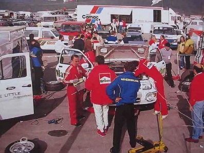 Asistencia del Equipo Marlboro Rally Team en el 21º Rallye de Portugal Vinho do Porto 1987
En el Ford Sierra RS Cosworth (V-9614-BZ) de Carlos Sainz - Antonio Boto.
Abandonó por el turbo en SS8 Freita de 24.20 Km

En su debut en una prueba del Mundial consiguieron 2 scratch, por delante de tracciones total como las de Markku Alén, Miki Biasion o Juha Kankkunen con los Lancia Delta HF 4WD.
SS1 Estoril de 13.10 Km (6' 27" a una media de 121.86 km/h) colocándose lideres de la prueba, y en SS6 Prestimo de 12.20 km (7' 57" a una media de 92.08 km/h).

Del 11 al 14 de Marzo, Estoril, Cascais, Lisboa, Portugal.
Superficie: asfalto - tierra.

El Rally tenia un total de 2,088.23 Km de los que 603.50 Km divididos en 37 tramos, eran especiales.

Tomaron la salida 94 equipos, finalizaron 36.
@
Palabras clave: ;Ford;Sierra;Cosworth;Asistencias;Portugal;1987