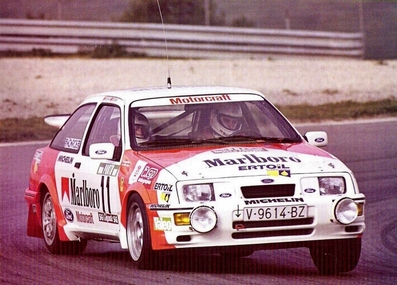 Carlos Sainz Cenamor - Antonio Boto
21º Rallye de Portugal Vinho do Porto 1987. Ford Sierra RS Cosworth (V-9614-BZ). Abandonó por el turbo en SS8 Freita de 24.20 Km

En su debut en una prueba del Mundial consiguieron 2 scratch, por delante de tracciones total como las de Markku Alén, Miki Biasion o Juha Kankkunen con los Lancia Delta HF 4WD.
SS1 Estoril de 13.10 Km (6' 27" a una media de 121.86 km/h) colocándose lideres de la prueba, y en SS6 Prestimo de 12.20 km (7' 57" a una media de 92.08 km/h).

Del 11 al 14 de Marzo, Estoril, Cascais, Lisboa, Portugal.
Superficie: asfalto - tierra.

El Rally tenia un total de 2,088.23 Km de los que 603.50 Km divididos en 37 tramos, eran especiales.

Tomaron la salida 94 equipos, finalizaron 36.
@
Palabras clave: ;Ford;Sierra;Cosworth;Portugal;1987