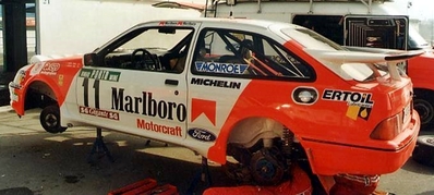 Asistencia del Equipo Marlboro Rally Team en el 21º Rallye de Portugal Vinho do Porto 1987
En el Ford Sierra RS Cosworth (V-9614-BZ) de Carlos Sainz - Antonio Boto.
Abandonó por el turbo en SS8 Freita de 24.20 Km

En su debut en una prueba del Mundial consiguieron 2 scratch, por delante de tracciones total como las de Markku Alén, Miki Biasion o Juha Kankkunen con los Lancia Delta HF 4WD.
SS1 Estoril de 13.10 Km (6' 27" a una media de 121.86 km/h) colocándose lideres de la prueba, y en SS6 Prestimo de 12.20 km (7' 57" a una media de 92.08 km/h).

Del 11 al 14 de Marzo, Estoril, Cascais, Lisboa, Portugal.
Superficie: asfalto - tierra.

El Rally tenia un total de 2,088.23 Km de los que 603.50 Km divididos en 37 tramos, eran especiales.

Tomaron la salida 94 equipos, finalizaron 36.
@
Palabras clave: ;Ford;Sierra;Cosworth;Portugal;1987;Asistencias