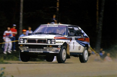 Markku Alén - Ilkka Kivimaki
38º 1000 Lakes Rally 1988. Lancia Delta Integrale (TO 89094H). Clasificado 1º.

Del 26 al 28 de Agosto, Jyväskylä, Finlandia.
Superficie: tierra.

El Rally tenia un total de 1445.95 km de los que 496.32 km divididos en 39 tramos, eran especiales.

Se inscribieron 200 equipos, tomaron la salida 195, finalizaron 84.@
Palabras clave: Markku_Alen;Lancia;Delta;Integrale;Finlandia;1988;