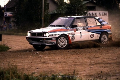 Markku Alén - Ilkka Kivimaki
38º 1000 Lakes Rally 1988. Lancia Delta Integrale (TO 89094H). Clasificado 1º.

Del 26 al 28 de Agosto, Jyväskylä, Finlandia.
Superficie: tierra.

El Rally tenia un total de 1445.95 km de los que 496.32 km divididos en 39 tramos, eran especiales.

Se inscribieron 200 equipos, tomaron la salida 195, finalizaron 84.

© Istvan Keller
@
Palabras clave: Markku_Alen;Lancia;Delta;Integrale;Finlandia;1988;