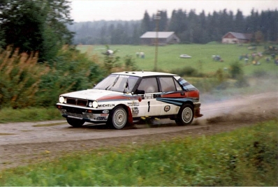 Markku Alén - Ilkka Kivimaki
38º 1000 Lakes Rally 1988. Lancia Delta Integrale (TO 89094H). Clasificado 1º.

Del 26 al 28 de Agosto, Jyväskylä, Finlandia.
Superficie: tierra.

El Rally tenia un total de 1445.95 km de los que 496.32 km divididos en 39 tramos, eran especiales.

Se inscribieron 200 equipos, tomaron la salida 195, finalizaron 84.@
Palabras clave: Markku_Alen;Lancia;Delta;Integrale;Finlandia;1988;