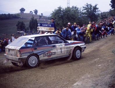 Massimo "Miki" Biasion - Tiziano Siviero
30º Rallye Sanremo - Rallye d'Italia  1988. Lancia Delta Integrale, (TO 89095H). Clasificado 1º.

Del 10 al 14 de Octubre, Sanremo, Liguria, Imperia, Italia.
Superficie: asfalto - tierra.

El Rally tenia un total de 2453.87 km de los que 564.96 Km divididos en 43 tramos eran especiales (4 de ellos fueron cancelados SS6 Superspeciale 2 de 2.18 Km, SS11 Tignai de 12.17 Km, SS13 Lanzo 2 de 6.38 Km y SS38 Angua 2 de 12.37 Km).

Se inscribieron 124 equipos, tomaron la salida 124, finalizaron 55.@
Palabras clave: ;Sanremo;Italia;Lancia;Delta;Integrale;1988