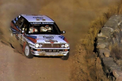Jorge Recalde - Jorge Del Buono
8º Marlboro Rally de Argentina 1988. Lancia Delta Integrale (TO 34758H). Clasificado 1º.

Del 2 al 6 de Agosto, Buenos Aires, Córdoba, Argentina.
Superficie: tierra.

El Rally tenia un total de 2141.41 Km de los que 583.60 Km divididos en 29 tramos eran especiales.

Se inscribieron 81 equipos, tomaron la salida 81, finalizaron 21.@
Palabras clave: Jorge_Recalde;Jorge_Del_Buono;Lancia;Delta;Integrale;Argentina;1988