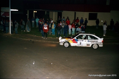 Sepp Haider - Ferdinand (Ferdi) Hinterleitner
18º Rothmans Rally de Nueva Zelanda 1988. Opel Kadett GSI (OPEL 1). Clasificado 1º.

En este rally los ingenieros de Opel, analizando los datos, se dieron cuenta de que Haider había hecho casi 100 kilómetros más del recorrido del rally. 
¿Motivo? El Kadett de dos ruedas motrices no llevaba control de tracción, lógicamente, y el rally se disputó en un terreno bastante embarrado. Esos 100 km extra fueron el resultado de las vueltas de más que dieron las ruedas delanteras patinando en busca del grip.

Del 9 al 12 de Julio, Auckland, Nueva Zelanda.
Superficie: tierra.

El Rally tenia un total de 1,975.43 Km de los que 614.56 Km divididos en 40 tramos eran especiales, (una de ellas fue cancelada SS5 City Arena de 3,90 Km).

Se inscribieron 51 equipos, tomaron la salida 51, finalizaron 24.
@
Palabras clave: Opel;Kadett;GSI;Nueva_Zelanda;1988