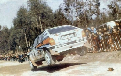 Massimo (Miki) Biasion - Carlo Cassina
22º Rallye de Portugal - Vinho do Porto 1988. Lancia Delta Integrale (TO-34162H). Clasificado 1º.

Del 1 al 5 de Marzo, Estoril, Portugal.
Superficie: asfalto - tierra.

El Rally tenia un total de 2105.42 km de los que 588.70 km divididos en 37 tramos eran especiales.

Tomaron la salida 99 equipos, finalizaron 35.@
Palabras clave: Miki_Biasion;Lancia;Delta;Integrale;Portugal;1988;