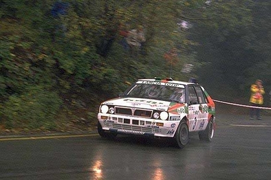 Alessandro (Alex) Fiorio - Luigi Pirollo
30º Rallye Sanremo - Rallye d'Italia  1988. Lancia Delta Integrale (TO 89092H). Clasificado 2º.

Del 10 al 14 de Octubre, Sanremo, Liguria, Imperia, Italia.
Superficie: asfalto - tierra.

El Rally tenia un total de 2453.87 km de los que 564.96 Km divididos en 43 tramos eran especiales (4 de ellos fueron cancelados SS6 Superspeciale 2 de 2.18 Km, SS11 Tignai de 12.17 Km, SS13 Lanzo 2 de 6.38 Km y SS38 Angua 2 de 12.37 Km).

Se inscribieron 124 equipos, tomaron la salida 124, finalizaron 55.@
Palabras clave: ;Sanremo;Italia;Lancia;Delta;Integrale;1988