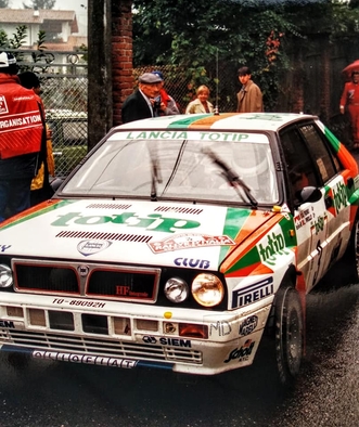 Alessandro (Alex) Fiorio - Luigi Pirollo
30º Rallye Sanremo - Rallye d'Italia 1988. Lancia Delta Integrale (TO 89092H). Clasificado 2º.

Del 10 al 14 de Octubre, Sanremo, Liguria, Imperia, Italia.
Superficie: asfalto - tierra.

El Rally tenia un total de 2453.87 km de los que 564.96 Km divididos en 43 tramos eran especiales (4 de ellos fueron cancelados SS6 Superspeciale 2 de 2.18 Km, SS11 Tignai de 12.17 Km, SS13 Lanzo 2 de 6.38 Km y SS38 Angua 2 de 12.37 Km).

Se inscribieron 124 equipos, tomaron la salida 124, finalizaron 55.@
Palabras clave: ;Sanremo;Italia;Lancia;Delta;Integrale;1988