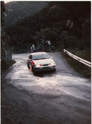 Carlos Sainz Cenamor - Luís Rodríguez Moya
24º Rallye Catalunya-Costa Brava 1988. Ford Sierra RS Cosworth (V-7853-BX). Clasificado 2º.

Del 12 al 13 de Febrero, Lloret de Mar, Girona, Catalunya, España
Superficie: asfalto - tierra.

El Rally tenia 416.35 km cronometrados divididos en 26 tramos.

Tomaron la salida 110 equipos, finalizaron 42.

© Joan Al en SS Osor
@
Palabras clave: ;Ford;Sierra;Cosworth;Catalunya;Costa_Brava;1988;Spain;España