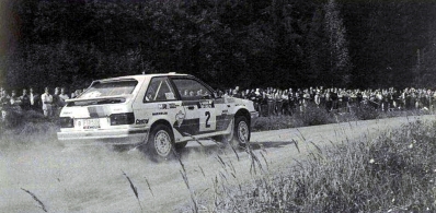 Timo Salonen - Seppo Harjanne
38º 1000 Lakes Rally 1988. Mazda 323 4WD. Clasificado 4º.

Del 26 al 28 de Agosto, Jyväskylä, Finlandia.
Superficie: tierra.

El Rally tenia un total de 1445.95 km de los que 496.32 km divididos en 39 tramos, eran especiales.

Se inscribieron 200 equipos, tomaron la salida 195, finalizaron 84.@
Palabras clave: Timo_Salonen;Mazda;4WD;Finlandia;1988