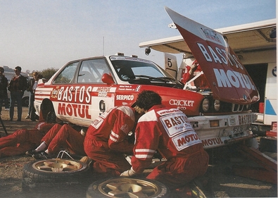 Asistencia en el 32º Tour de Corse - Rallye de France del Equipo Bastos Motul BMW
En el BMW M3 E30 (FXI 318) de François Chatriot - Michel Perin, clasificado 4º.

Del 3 al 6 de Mayo, Ajaccio, Córcega, Francia.
Superficie: asfalto.

El Rally tenia un total de 1333.00 km de los que 622.84 km divididos en 30 tramos eran especiales.

Se inscribieron 93 equipos, tomaron la salida 93, finalizaron 42.@
Palabras clave: ;BMW;M3;Corse;Corcega;1988;Asistencias