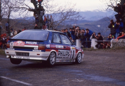 Alain Oreille - Jean-Marc Andrié
56º Rallye Automobile de Monte-Carlo 1988. Renault 11 Turbo (4115 SG 84). Clasificado 4º.

Del 16 al 21 de Enero, Monte-Carlo.
Superficie: asfalto - nieve.

El Rallye tenia un total de 3052.90 km de los que 624.16 km divididos en 26 tramos, eran especiales.

Se inscribieron 181, tomaron la salida 169, finalizaron 109.@
Palabras clave: Renault;Montecarlo;1988;turbo
