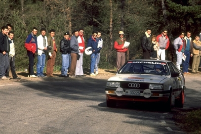 Paola De Martini - Umberta Gibellini
24º Rallye Catalunya-Costa Brava 1988. Audi Coupé Quattro. Clasificada 4º.
El Rally tenia 26 tramos cronometrados.
Tomaron la salida 110 equipos, finalizaron 42.
Foto de Roberto Gnudi.@@
Palabras clave: ;Audi;Coupe;Quattro;Catalunya;Costa_Brava;1988;mujeres