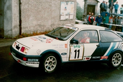 Carlos Sainz Cenamor - Luís Rodríguez Moya
30º Rallye Sanremo - Rallye d'Italia 1988. Ford Sierra RS Cosworth, (D373 TAR). Clasificado 5º.

Del 10 al 14 de Octubre, Sanremo, Liguria, Imperia, Italia.
Superficie: asfalto - tierra.

El Rally tenia un total de 2453.87 km de los que 564.96 Km divididos en 43 tramos eran especiales (4 de ellos fueron cancelados SS6 Superspeciale 2 de 2.18 Km, SS11 Tignai de 12.17 Km, SS13 Lanzo 2 de 6.38 Km y SS38 Angua 2 de 12.37 Km).

Se inscribieron 124 equipos, tomaron la salida 124, finalizaron 55.@
Palabras clave: ;Luis_Moya;Ford;Sierra;Cosworth;Sanremo;Italia;1988
