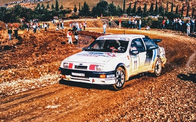 Carlos Sainz Cenamor - Luís Rodríguez Moya
30º Rallye Sanremo - Rallye d'Italia 1988. Ford Sierra RS Cosworth, (D373 TAR). Clasificado 5º.

Del 10 al 14 de Octubre, Sanremo, Liguria, Imperia, Italia.
Superficie: asfalto - tierra.

El Rally tenia un total de 2453.87 km de los que 564.96 Km divididos en 43 tramos eran especiales (4 de ellos fueron cancelados SS6 Superspeciale 2 de 2.18 Km, SS11 Tignai de 12.17 Km, SS13 Lanzo 2 de 6.38 Km y SS38 Angua 2 de 12.37 Km).

Se inscribieron 124 equipos, tomaron la salida 124, finalizaron 55.@
Palabras clave: ;Luis_Moya;Ford;Sierra;Cosworth;Sanremo;Italia;1988