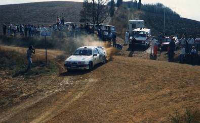 Carlos Sainz Cenamor - Luís Rodríguez Moya
30º Rallye Sanremo - Rallye d'Italia 1988. Ford Sierra RS Cosworth, (D373 TAR). Clasificado 5º.

Del 10 al 14 de Octubre, Sanremo, Liguria, Imperia, Italia.
Superficie: asfalto - tierra.

El Rally tenia un total de 2453.87 km de los que 564.96 Km divididos en 43 tramos eran especiales (4 de ellos fueron cancelados SS6 Superspeciale 2 de 2.18 Km, SS11 Tignai de 12.17 Km, SS13 Lanzo 2 de 6.38 Km y SS38 Angua 2 de 12.37 Km).

Se inscribieron 124 equipos, tomaron la salida 124, finalizaron 55.@
Palabras clave: ;Luis_Moya;Ford;Sierra;Cosworth;Sanremo;Italia;1988