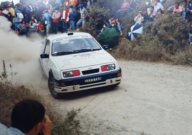 Carlos Sainz Cenamor - Luís Rodríguez Moya
30º Rallye Sanremo - Rallye d'Italia 1988. Ford Sierra RS Cosworth, (D373 TAR). Clasificado 5º.

Del 10 al 14 de Octubre, Sanremo, Liguria, Imperia, Italia.
Superficie: asfalto - tierra.

El Rally tenia un total de 2453.87 km de los que 564.96 Km divididos en 43 tramos eran especiales (4 de ellos fueron cancelados SS6 Superspeciale 2 de 2.18 Km, SS11 Tignai de 12.17 Km, SS13 Lanzo 2 de 6.38 Km y SS38 Angua 2 de 12.37 Km).

Se inscribieron 124 equipos, tomaron la salida 124, finalizaron 55.@
Palabras clave: ;Luis_Moya;Ford;Sierra;Cosworth;Sanremo;Italia;1988