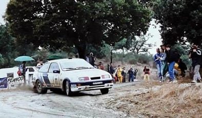 Carlos Sainz Cenamor - Luís Rodríguez Moya
30º Rallye Sanremo - Rallye d'Italia 1988. Ford Sierra RS Cosworth, (D373 TAR). Clasificado 5º.

Del 10 al 14 de Octubre, Sanremo, Liguria, Imperia, Italia.
Superficie: asfalto - tierra.

El Rally tenia un total de 2453.87 km de los que 564.96 Km divididos en 43 tramos eran especiales (4 de ellos fueron cancelados SS6 Superspeciale 2 de 2.18 Km, SS11 Tignai de 12.17 Km, SS13 Lanzo 2 de 6.38 Km y SS38 Angua 2 de 12.37 Km).

Se inscribieron 124 equipos, tomaron la salida 124, finalizaron 55.@
Palabras clave: ;Luis_Moya;Ford;Sierra;Cosworth;Sanremo;Italia;1988