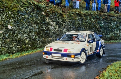 Carlos Sainz Cenamor - Luís Rodríguez Moya
30º Rallye Sanremo - Rallye d'Italia 1988. Ford Sierra RS Cosworth, (D373 TAR). Clasificado 5º.

Del 10 al 14 de Octubre, Sanremo, Liguria, Imperia, Italia.
Superficie: asfalto - tierra.

El Rally tenia un total de 2453.87 km de los que 564.96 Km divididos en 43 tramos eran especiales (4 de ellos fueron cancelados SS6 Superspeciale 2 de 2.18 Km, SS11 Tignai de 12.17 Km, SS13 Lanzo 2 de 6.38 Km y SS38 Angua 2 de 12.37 Km).

Se inscribieron 124 equipos, tomaron la salida 124, finalizaron 55.@
Palabras clave: ;Luis_Moya;Ford;Sierra;Cosworth;Sanremo;Italia;1988