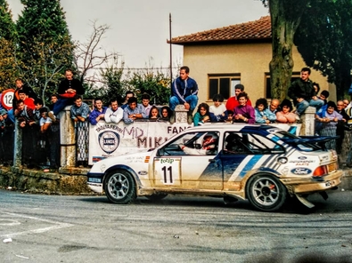 Carlos Sainz Cenamor - Luís Rodríguez Moya
30º Rallye Sanremo - Rallye d'Italia 1988. Ford Sierra RS Cosworth, (D373 TAR). Clasificado 5º.

Del 10 al 14 de Octubre, Sanremo, Liguria, Imperia, Italia.
Superficie: asfalto - tierra.

El Rally tenia un total de 2453.87 km de los que 564.96 Km divididos en 43 tramos eran especiales (4 de ellos fueron cancelados SS6 Superspeciale 2 de 2.18 Km, SS11 Tignai de 12.17 Km, SS13 Lanzo 2 de 6.38 Km y SS38 Angua 2 de 12.37 Km).

Se inscribieron 124 equipos, tomaron la salida 124, finalizaron 55.@
Palabras clave: ;Luis_Moya;Ford;Sierra;Cosworth;Sanremo;Italia;1988