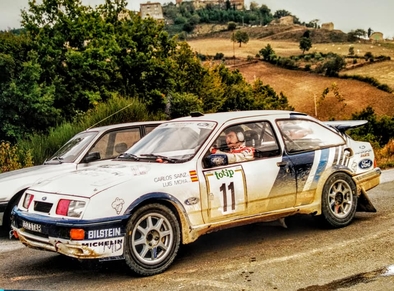 Carlos Sainz Cenamor - Luís Rodríguez Moya
30º Rallye Sanremo - Rallye d'Italia 1988. Ford Sierra RS Cosworth, (D373 TAR). Clasificado 5º.

Del 10 al 14 de Octubre, Sanremo, Liguria, Imperia, Italia.
Superficie: asfalto - tierra.

El Rally tenia un total de 2453.87 km de los que 564.96 Km divididos en 43 tramos eran especiales (4 de ellos fueron cancelados SS6 Superspeciale 2 de 2.18 Km, SS11 Tignai de 12.17 Km, SS13 Lanzo 2 de 6.38 Km y SS38 Angua 2 de 12.37 Km).

Se inscribieron 124 equipos, tomaron la salida 124, finalizaron 55.@
Palabras clave: ;Luis_Moya;Ford;Sierra;Cosworth;Sanremo;Italia;1988