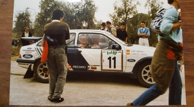 Carlos Sainz Cenamor - Luís Rodríguez Moya
30º Rallye Sanremo - Rallye d'Italia 1988. Ford Sierra RS Cosworth, (D373 TAR). Clasificado 5º.

Del 10 al 14 de Octubre, Sanremo, Liguria, Imperia, Italia.
Superficie: asfalto - tierra.

El Rally tenia un total de 2453.87 km de los que 564.96 Km divididos en 43 tramos eran especiales (4 de ellos fueron cancelados SS6 Superspeciale 2 de 2.18 Km, SS11 Tignai de 12.17 Km, SS13 Lanzo 2 de 6.38 Km y SS38 Angua 2 de 12.37 Km).

Se inscribieron 124 equipos, tomaron la salida 124, finalizaron 55.@
Palabras clave: ;Luis_Moya;Ford;Sierra;Cosworth;Sanremo;Italia;1988