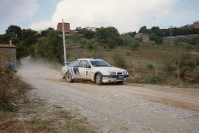 Carlos Sainz Cenamor - Luís Rodríguez Moya
30º Rallye Sanremo - Rallye d'Italia 1988. Ford Sierra RS Cosworth, (D373 TAR). Clasificado 5º.

Del 10 al 14 de Octubre, Sanremo, Liguria, Imperia, Italia.
Superficie: asfalto - tierra.

El Rally tenia un total de 2453.87 km de los que 564.96 Km divididos en 43 tramos eran especiales (4 de ellos fueron cancelados SS6 Superspeciale 2 de 2.18 Km, SS11 Tignai de 12.17 Km, SS13 Lanzo 2 de 6.38 Km y SS38 Angua 2 de 12.37 Km).

Se inscribieron 124 equipos, tomaron la salida 124, finalizaron 55.@
Palabras clave: ;Luis_Moya;Ford;Sierra;Cosworth;Sanremo;Italia;1988