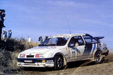 Carlos Sainz Cenamor - Luis Moya
30º Rallye Sanremo - Rallye d'Italia 1988. Ford Sierra RS Cosworth, (D373 TAR). Clasificado 5º.

Del 10 al 14 de Octubre, Sanremo, Liguria, Imperia, Italia.
Superficie: asfalto - tierra.

El Rally tenia un total de 2453.87 km de los que 564.96 Km divididos en 43 tramos eran especiales (4 de ellos fueron cancelados SS6 Superspeciale 2 de 2.18 Km, SS11 Tignai de 12.17 Km, SS13 Lanzo 2 de 6.38 Km y SS38 Angua 2 de 12.37 Km).

Se inscribieron 124 equipos, tomaron la salida 124, finalizaron 55.@
Palabras clave: ;Luis_Moya;Ford;Sierra;Cosworth;Sanremo;Italia;1988