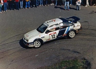 Carlos Sainz Cenamor - Luis Moya
32º Tour de Corse - Rallye de France 1988. Ford Sierra RS Cosworth (D323 TVW). Clasificado 5º.

Del 3 al 6 de Mayo, Ajaccio, Córcega, Francia.
Superficie: asfalto.

El Rally tenia un total de 1333.00 km de los que 622.84 km divididos en 30 tramos eran especiales.

Se inscribieron 93 equipos, tomaron la salida 93, finalizaron 42.@
Palabras clave: ;Luis_Moya;Ford;Sierra;RS;Cosworth;Còrcega;1988;Corse