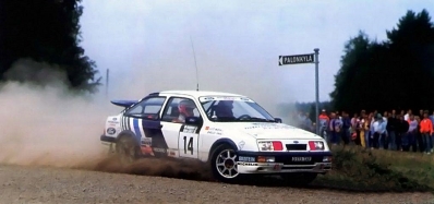 Carlos Sainz Cenamor - Luís Rodríguez Moya
38º 1000 Lakes Rally 1988. Ford Sierra RS Cosworth (D373 TAR). Clasificado 6º.

Del 26 al 28 de Agosto, Jyväskylä, Finlandia.
Superficie: tierra.

El Rally tenia un total de 1445.95 km de los que 496.32 km divididos en 39 tramos, eran especiales.

Se inscribieron 200 equipos, tomaron la salida 195, finalizaron 84.@
Palabras clave: ;Luis_Moya;Finlandia;1988