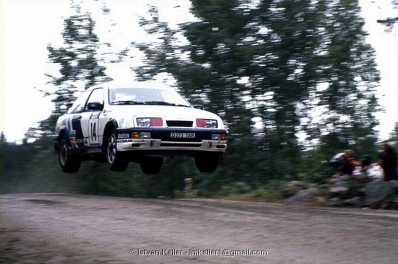 Carlos Sainz Cenamor - Luís Rodríguez Moya
38º 1000 Lakes Rally 1988. Ford Sierra RS Cosworth (D373 TAR). Clasificado 6º.

Del 26 al 28 de Agosto, Jyväskylä, Finlandia.
Superficie: tierra.

El Rally tenia un total de 1445.95 km de los que 496.32 km divididos en 39 tramos, eran especiales.

Se inscribieron 200 equipos, tomaron la salida 195, finalizaron 84.

© Istvan Keller
@
Palabras clave: ;Luis_Moya;Finlandia;1988;
