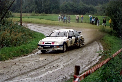 Carlos Sainz Cenamor - Luís Rodríguez Moya
38º 1000 Lakes Rally 1988. Ford Sierra RS Cosworth (D373 TAR). Clasificado 6º.

Del 26 al 28 de Agosto, Jyväskylä, Finlandia.
Superficie: tierra.

El Rally tenia un total de 1445.95 km de los que 496.32 km divididos en 39 tramos, eran especiales.

Se inscribieron 200 equipos, tomaron la salida 195, finalizaron 84.@
Palabras clave: ;Luis_Moya;Finlandia;1988