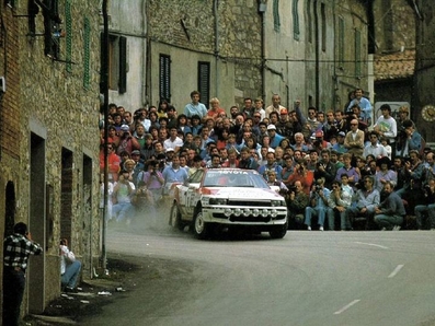 Kenneth Eriksson - Peter Diekmann
30º Rallye Sanremo 1988. Toyota Celica GT-4 (ST165). Clasificado 6º.
El Rally tenia un total de 2,425.00 Km de los que 564.96 Km divididos en 43 tramos, eran especiales, (4 de ellos fueron cancelados SS6 Superspeciale 2 de 2.18 Km, SS11 Tignai de 12.17 Km, SS13 Lanzo 2 de 6.38 Km y SS38 Angua 2 de 12.37 Km).
Se inscribieron 124 equipos, tomaron la salida 124, finalizaron 55.@
Palabras clave: ;Toyota;Celica;Sanremo;1988;Chiusdino
