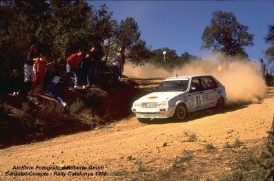 Mia Bardolet - Pilar Compte
24º Rallye Catalunya-Costa Brava 1988. Citröen Visa GTI (B-4377-HD). Clasificado 7º.

Del 12 al 13 de Febrero, Lloret de Mar, Girona, Catalunya, España
Superficie: asfalto - tierra.

El Rally tenia 416.35 km cronometrados divididos en 26 tramos.

Tomaron la salida 110 equipos, finalizaron 42.

© Roberto Gnudi
@
Palabras clave: Mia_Bardolet;Citroen;Visa;GTI;Catalunya;Costa_Brava;1988;Spain;España