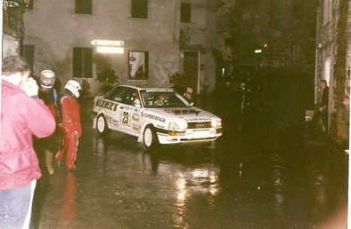 Paola de Martini - Umberta Gibellini
30º Rallye Sanremo - Rallye d'Italia  1988. Audi 90 Quattro (33640). Clasificado 9º.

Del 10 al 14 de Octubre, Sanremo, Liguria, Imperia, Italia.
Superficie: asfalto - tierra.

El Rally tenia un total de 2453.87 km de los que 564.96 Km divididos en 43 tramos eran especiales (4 de ellos fueron cancelados SS6 Superspeciale 2 de 2.18 Km, SS11 Tignai de 12.17 Km, SS13 Lanzo 2 de 6.38 Km y SS38 Angua 2 de 12.37 Km).

Se inscribieron 124 equipos, tomaron la salida 124, finalizaron 55.@
Palabras clave: ;Audi;Quattro;Sanremo;Italia;1988;Mujeres;Womens