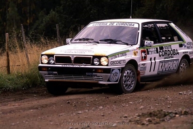 Jorge Recalde - Jorge Del Buono
38º 1000 Lakes Rally 1988. Lancia Delta Integrale. Clasificado 13º.

Del 26 al 28 de Agosto, Jyväskylä, Finlandia.
Superficie: tierra.

El Rally tenia un total de 1445.95 km de los que 496.32 km divididos en 39 tramos, eran especiales.

Se inscribieron 200 equipos, tomaron la salida 195, finalizaron 84.

© Istvan Keller
@
Palabras clave: Jorge_Recalde;Lancia;Delta;Integrale;Finlandia;1988