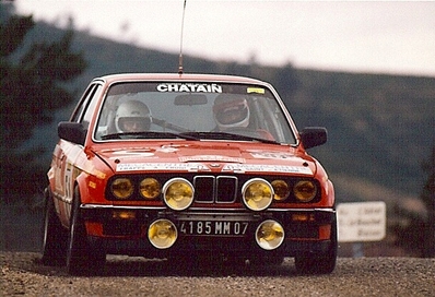 Xavier du Castel - Gérard Grossner
56º Rallye Automobile de Monte-Carlo 1988. BMW 325i (4185 MM 07). Clasificado 16º.

Del 16 al 21 de Enero, Monte Carlo.
Superficie: asfalto - nieve.

El Rally tenia un total de 3052.9 km de los que 624.16 km divididos en 26 tramos eran especiales.

Se inscribieron 181 equipos, tomaron la salida 169, finalizaron 109.@
Palabras clave: BMW;Montecarlo;1988