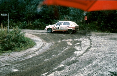 Laurent Battut - Patrick Therry
38º 1000 Lakes Rally 1988. Citröen Visa 1000 Pistes. Clasificado 17º.

Del 26 al 28 de Agosto, Jyväskylä, Finlandia.
Superficie: tierra.

El Rally tenia un total de 1445.95 km de los que 496.32 km divididos en 39 tramos, eran especiales.

Se inscribieron 200 equipos, tomaron la salida 195, finalizaron 84.@
Palabras clave: Citroen;Visa;Finlandia;1988